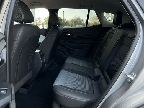 Used 2025 Chevrolet Trax LT image 11