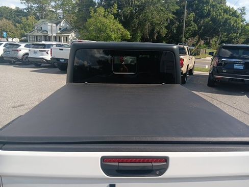 Used 2023 Jeep Gladiator Sport image 14