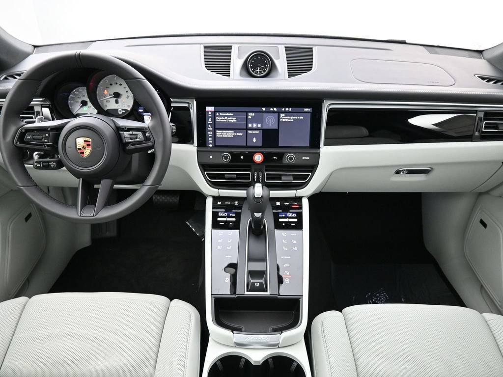 Certified 2026 Porsche Macan AWD/4WD image 6