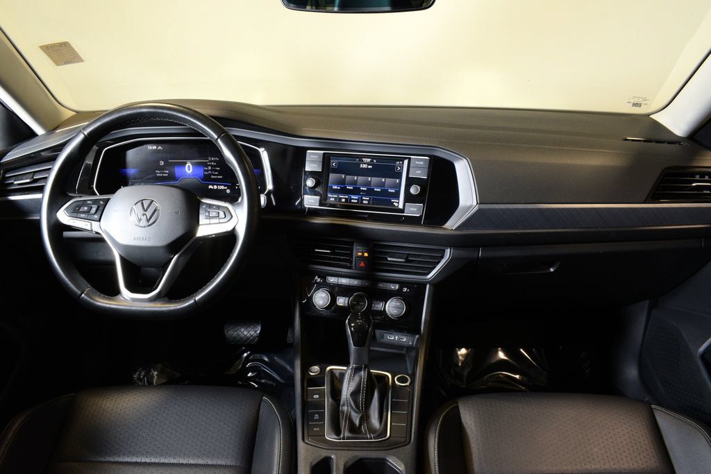 Used 2024 Volkswagen Jetta SE FWD image 16