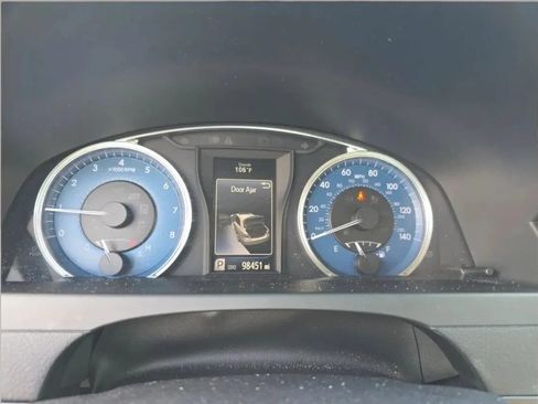 Used 2016 Toyota Camry XLE w/ Moonroof Package FWD image 4