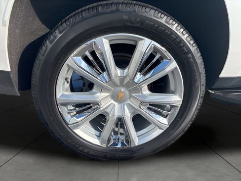 Used 2023 Chevrolet Suburban High Country image 11
