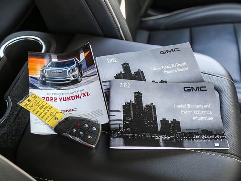 Used 2022 GMC Yukon SLT w/ SLT Premium Package image 39