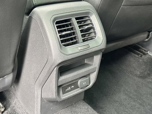 Used 2018 Volkswagen Tiguan SEL Premium image 22