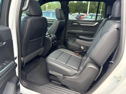 Used 2026 GMC Acadia Elevation w/ Elevation Premium Package FWD image 19