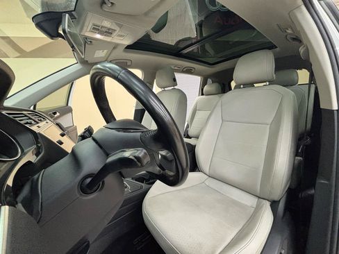 Used 2018 Volkswagen Tiguan SEL FWD image 17