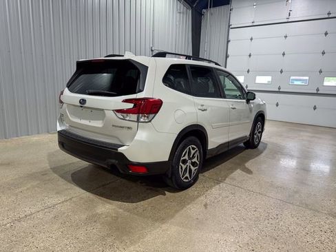 Used 2019 Subaru Forester Premium AWD/4WD image 6