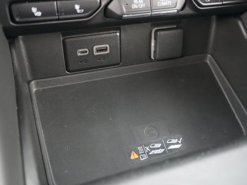 Used 2024 Chevrolet Suburban LT AWD/4WD image 38