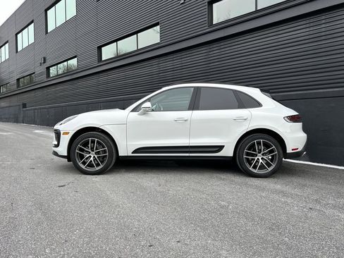 Certified 2025 Porsche Macan image 2