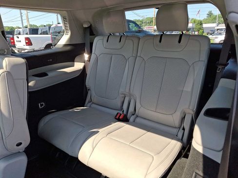 Certified 2022 Jeep Grand Cherokee L Overland w/ Luxury Tech Group IV AWD/4WD image 10