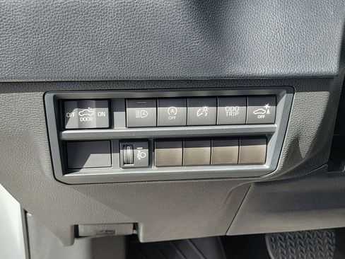 Used 2022 Toyota Tundra SR5 w/ SR5 Convenience Package image 21