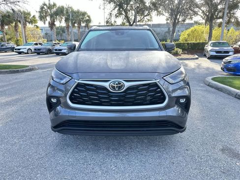 Used 2022 Toyota Highlander XLE image 9
