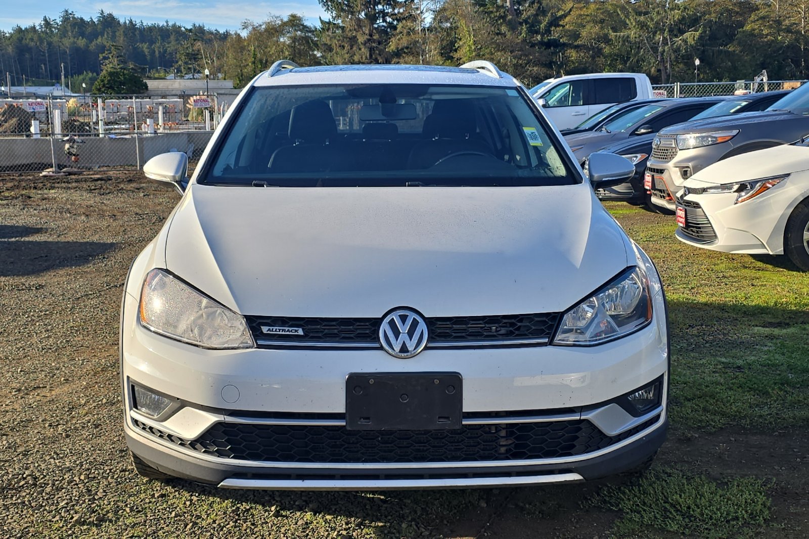 Used 2017 Volkswagen Golf Alltrack SE AWD/4WD image 3