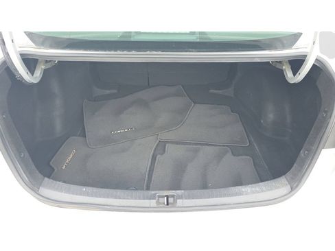 Used 2022 Toyota Corolla LE FWD image 9