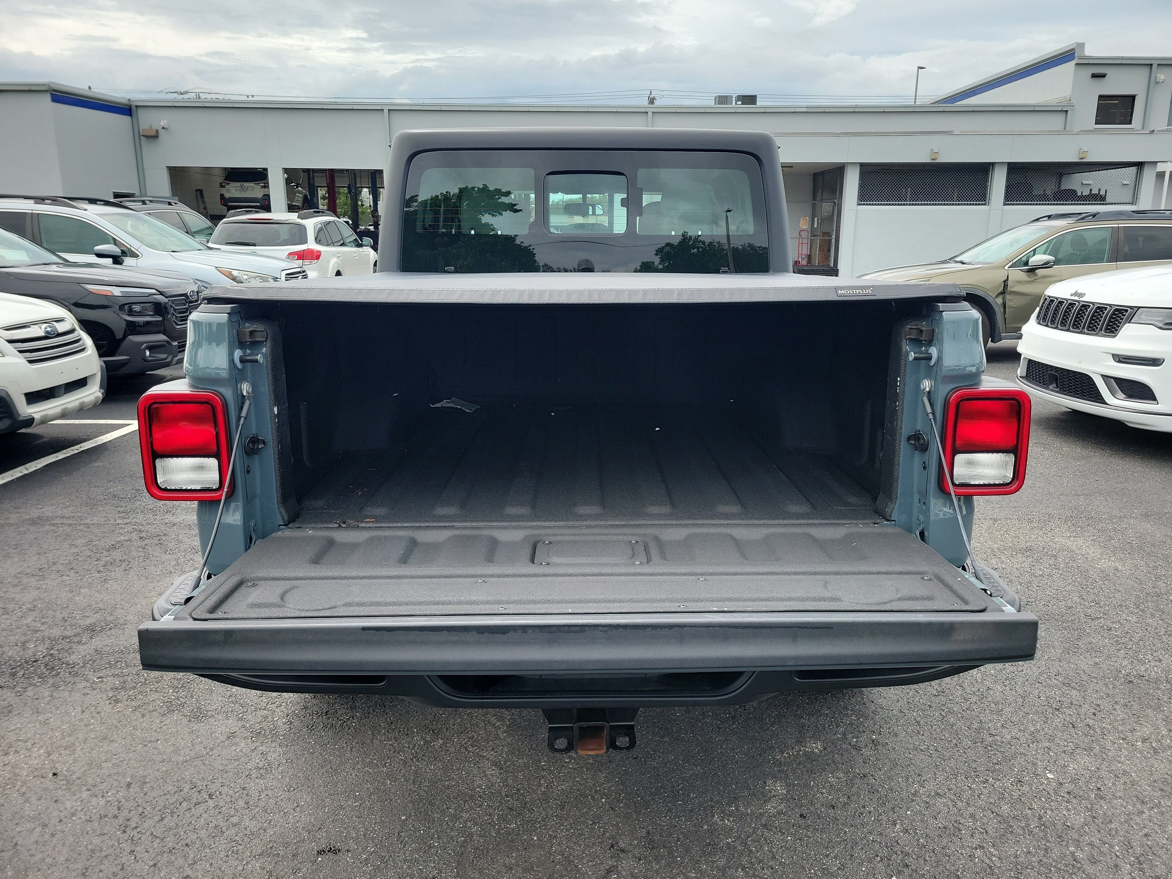 Used 2025 Jeep Gladiator Sport AWD/4WD image 11