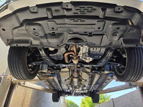 Used 2011 Toyota Avalon Limited FWD image 3