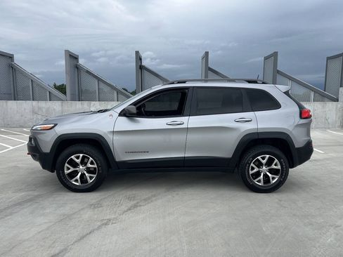 Used 2016 Jeep Cherokee Trailhawk AWD/4WD image 5
