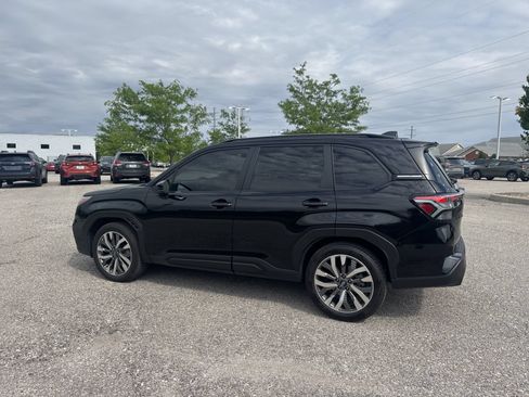 Certified 2025 Subaru Forester Touring AWD/4WD image 8