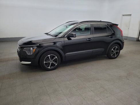 Used 2023 Kia Niro EX w/ EX Cold Weather Package FWD image 2