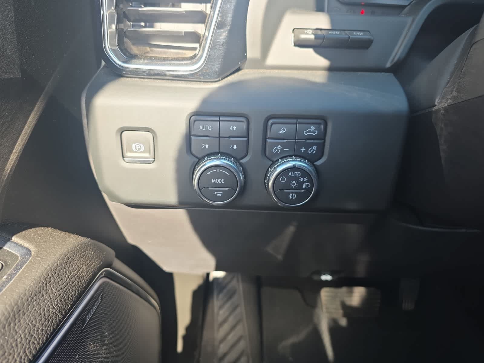 Used 2024 GMC Sierra 1500 Denali w/ Denali Reserve Package AWD/4WD image 19