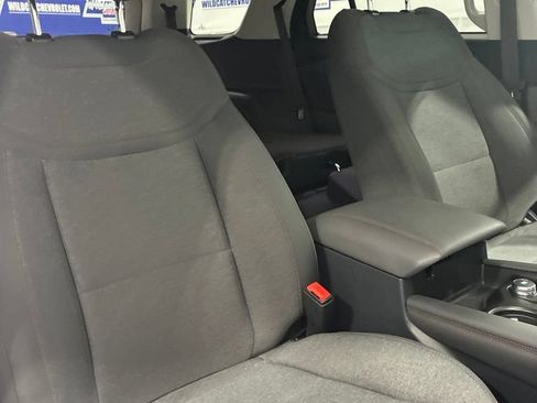 Used 2025 Ford Explorer Active AWD/4WD image 39
