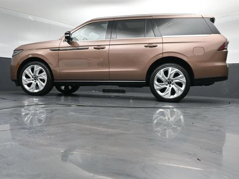 Certified 2025 Lincoln Navigator Black Label AWD/4WD image 42