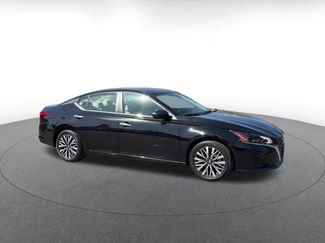 Used 2025 Nissan Altima 2.5 SV video 2
