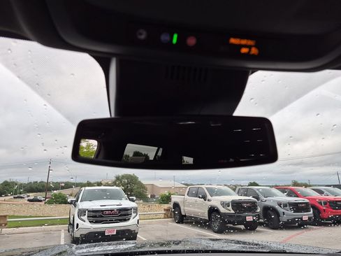 Certified 2025 GMC Yukon Denali RWD image 28