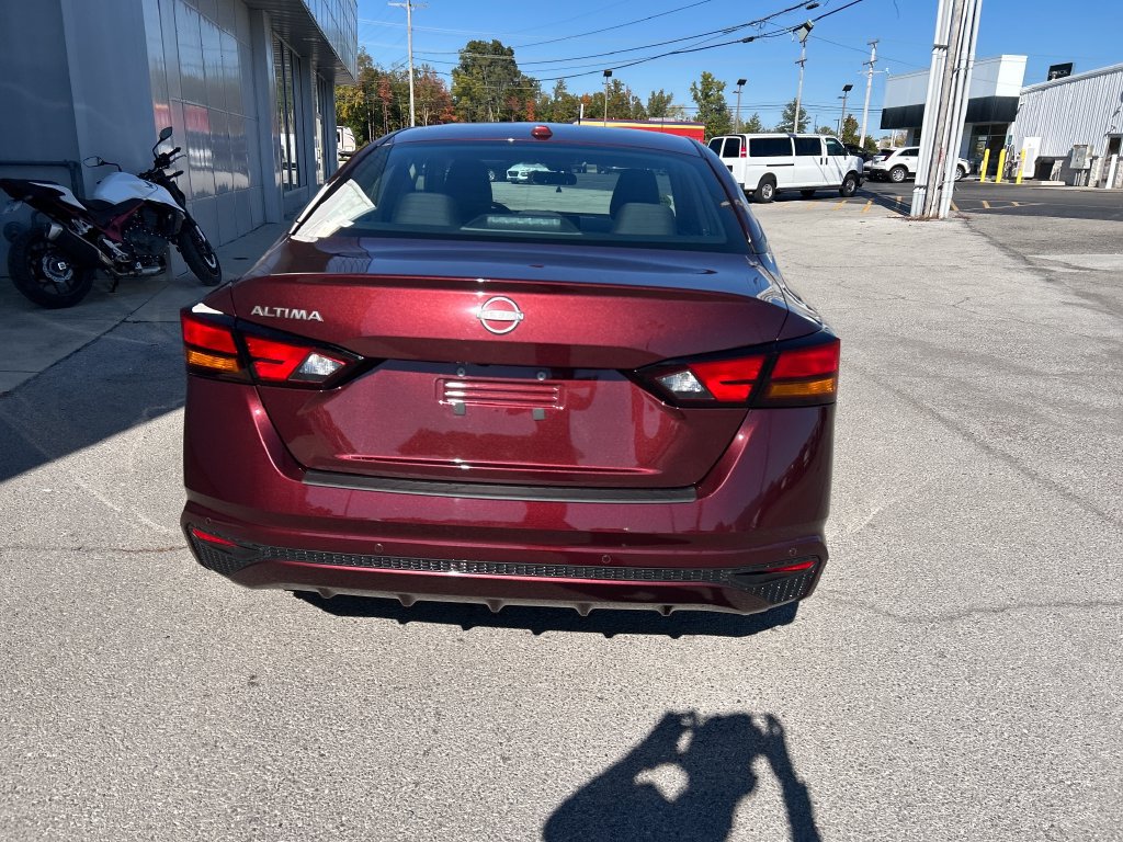 Used 2025 Nissan Altima 2.5 SV FWD image 6