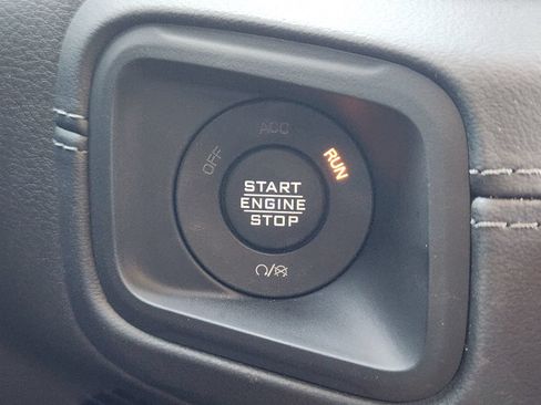 Used 2025 Jeep Wrangler Unlimited Rubicon w/ Convenience Group AWD/4WD image 24