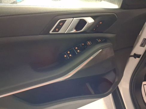 Used 2022 BMW X5 xDrive40i w/ Premium Package image 12