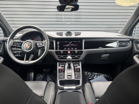 Certified 2026 Porsche Macan AWD/4WD image 12
