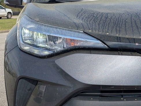 Used 2022 Toyota C-HR XLE image 10