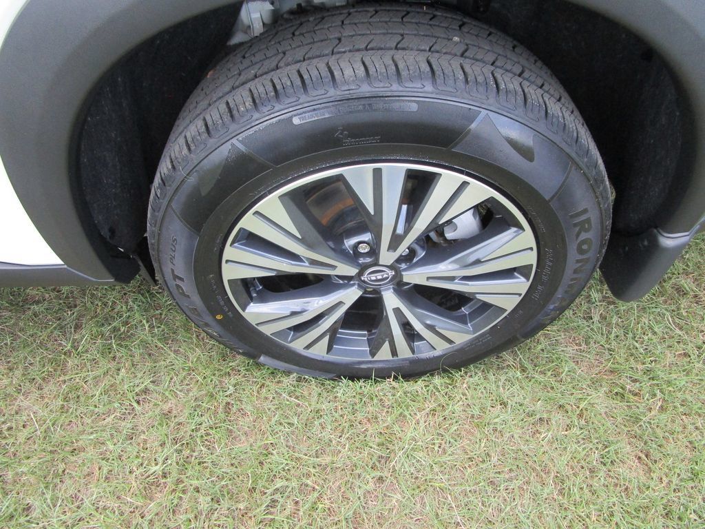 Used 2023 Nissan Rogue SV FWD image 17