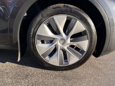 Used 2024 Tesla Model Y Long Range image 12