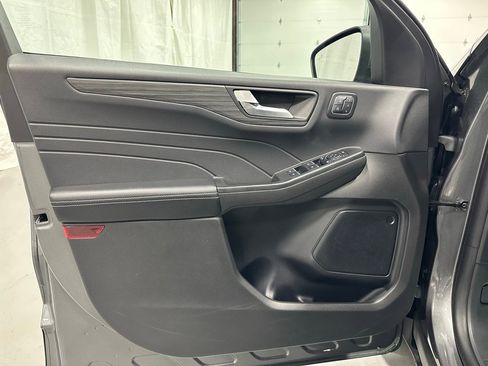 Used 2025 Ford Escape Platinum image 8