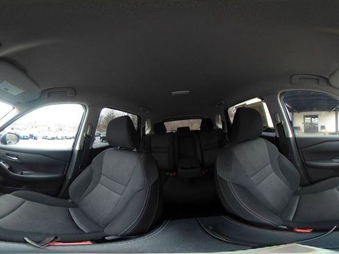 Used 2025 Nissan Rogue SV image 38