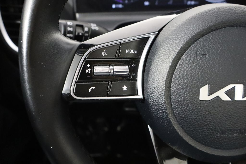 Used 2025 Kia Seltos EX FWD image 8