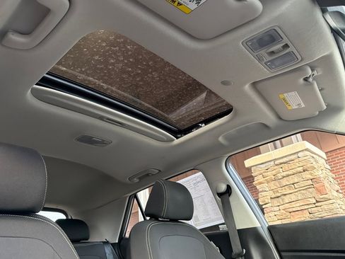 Certified 2023 Hyundai Venue SEL image 21