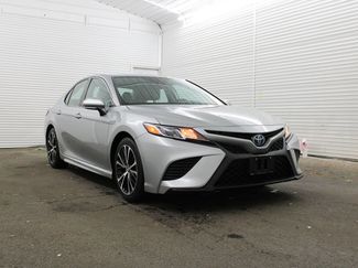 Used 2020 Toyota Camry SE w/ Sunroof Package video 1