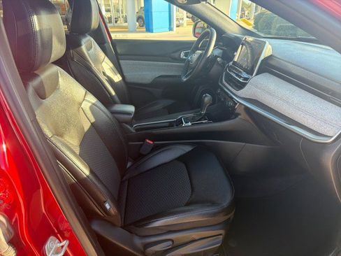 Used 2025 Jeep Compass Latitude image 17