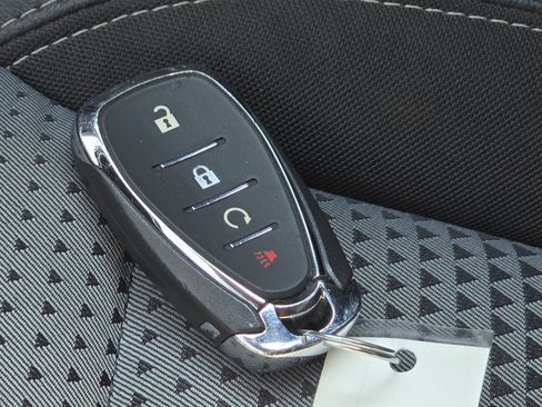 Used 2025 Chevrolet Trax LT FWD image 33