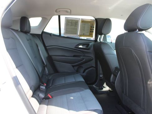 Used 2025 Chevrolet Trax LT w/ LT Convenience Package image 30