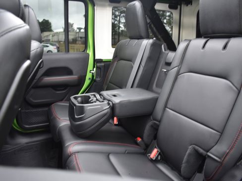 Used 2025 Jeep Wrangler Unlimited Rubicon image 28