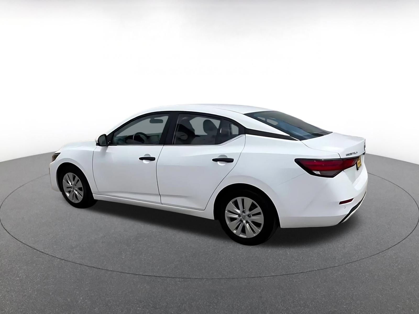 Used 2025 Nissan Sentra S FWD image 9