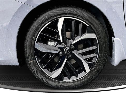 New 2025 Nissan Versa SR w/ Trunk Package image 13