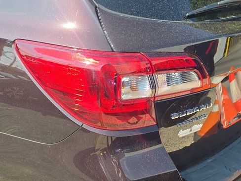 Used 2017 Subaru Outback 3.6R Touring w/ Popular Package #5A AWD/4WD image 7