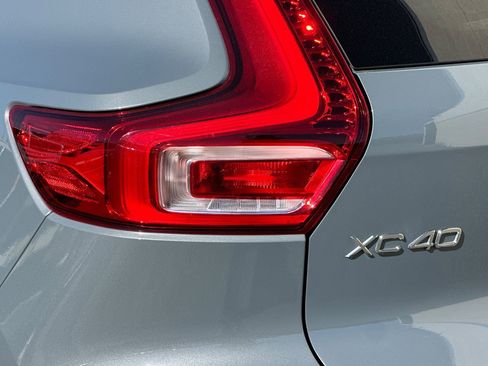 Used 2021 Volvo XC40 T5 Momentum w/ Premium Package image 38