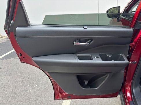 Used 2023 Nissan Pathfinder SL FWD image 41