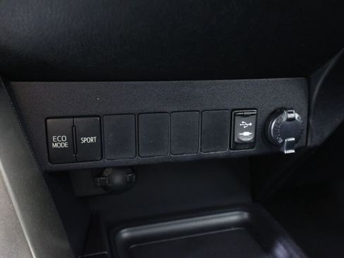 Used 2015 Toyota RAV4 XLE AWD/4WD image 38